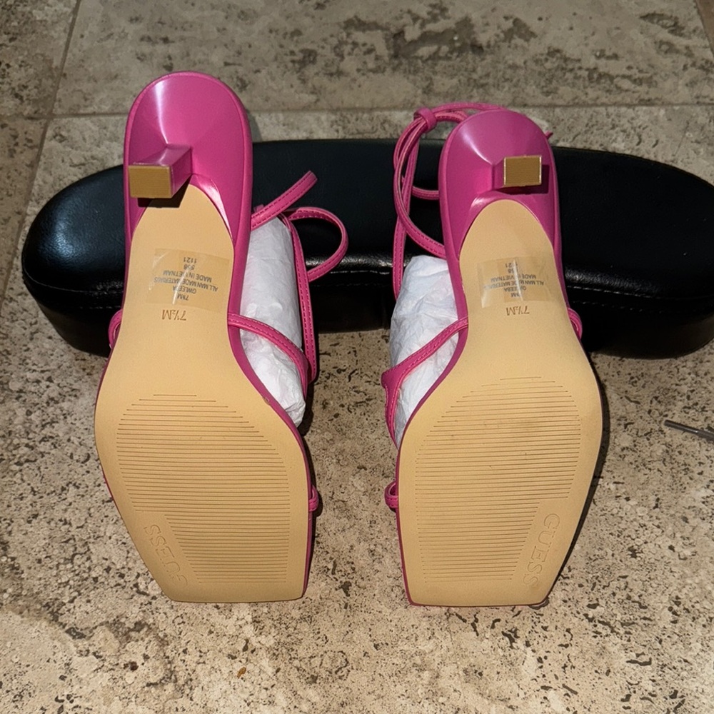 Guess Strappy Pink Sandals nwot - Picture 3 of 3